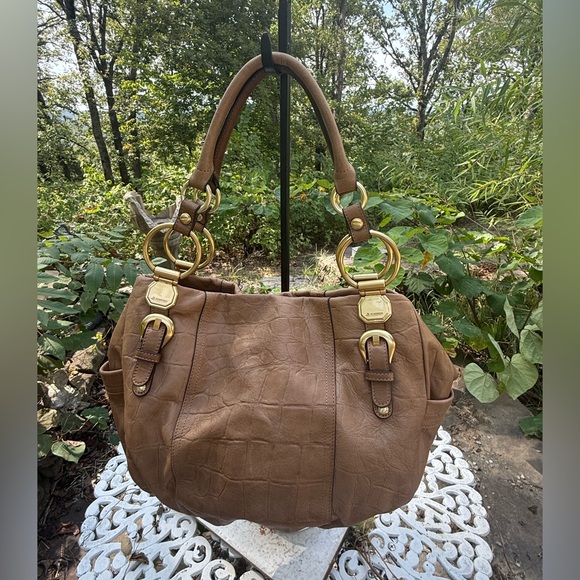 B. Makowsky Tan Crocodile-Embossed Leather Shoulder Bag with Gold Hardware 👜 - Picture 1 of 13